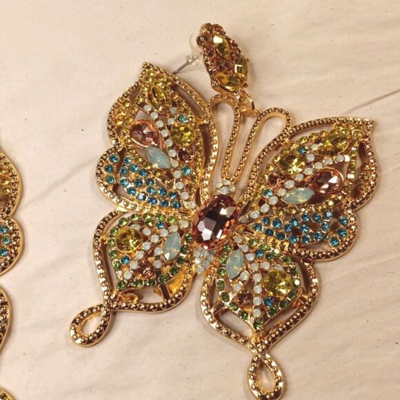 Akira Mega Statement Rhinestone And Gold Butterfly Post Earrings - Picture 4 of 8